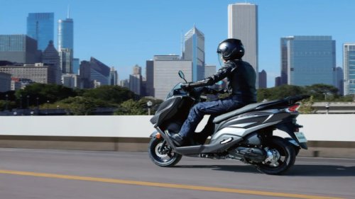 1. Yamaha FreeGo 125: Praktis dan Super Luas, 2. Yamaha NMAX 155: Luas, Nyaman, dan Mewah, 3. Honda Vario 125: Terjangkau dan Fungsional, 4. Suzuki Burgman 125 EX: Maxi-Skuter dengan Sentuhan Elegan, 5. Yamaha Aerox 155: Sporty dan Fungsional, Mana yang Paling Tepat untuk Kamu?, Punya Bagasi Lebih Luas dari Koper! Inilah 5 Motor Matic Terbaik 2025 dari Honda, Yamaha, dan Suzuki