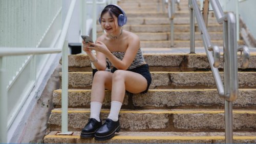 JBL Tune 730BT Resmi Meluncur! Headphone Nirkabel dengan Suara Pure Bass dan Baterai 76 Jam