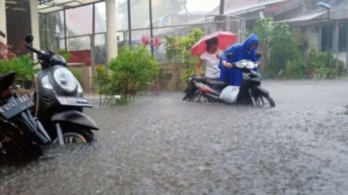 Motor Kena Banjir? Begini Cara Servis Sendiri Tanpa ke Bengkel