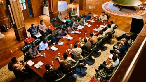 Prabowo Panggil Menteri ke Hambalang, Bahas Banjir &amp; Diskon Libur Akhir Tahun