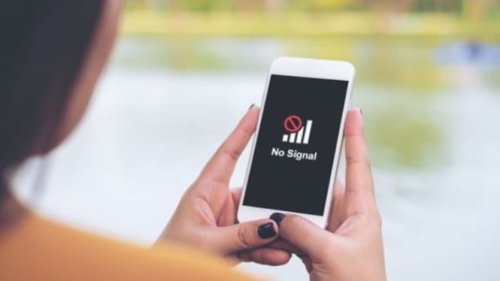 Sinyal HP Hilang Total? Ini Cara Cepat Mengatasinya Tanpa Ribet Permalink: sinyal-hp-hilang-total