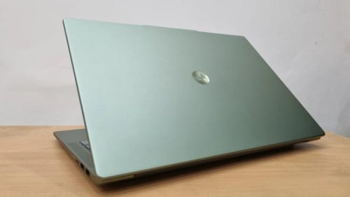 Moto Book 60 Pro: Laptop OLED Mewah dengan Harga Terjangkau