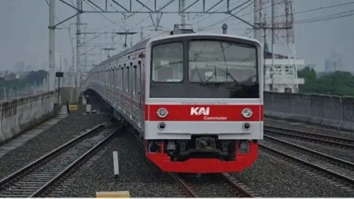 KA Jarak Jauh Tabrak KRL di Stasiun Bekasi Timur, Penumpang Panik di Dalam Kereta
