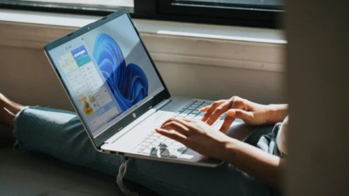 Dilema Laptop AI Windows: Makin Canggih Tapi Kalah Simpel dari MacBook