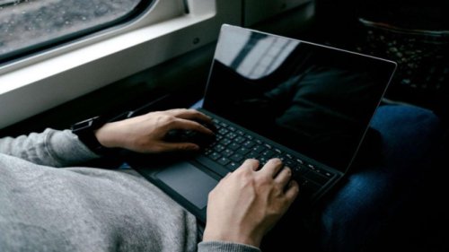 Top 11+ Solusi Menghadapi Layar Laptop Hitam Tanpa Servis