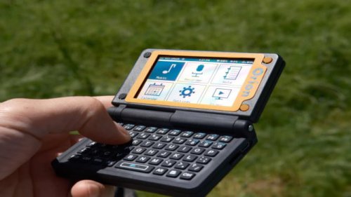 Mengenal Orion PDA: Gadget Tanpa Internet Bertenaga Surya