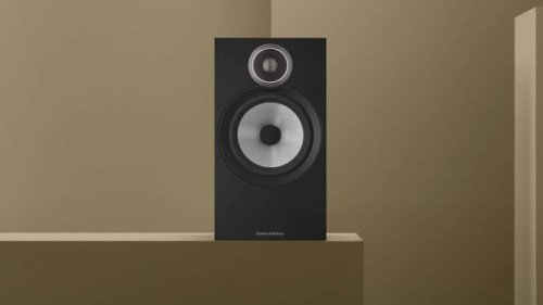 1. KEF LS50 Meta &ndash; Standar Emas Speaker Bookshelf, 2. Bowers &amp; Wilkins 606 S3 &ndash; Keseimbangan Sempurna untuk Audiophile Pemula, 3. Klipsch RP-600M II &ndash; Energi, Efisiensi, dan Karakter Amerika yang Hidup, 4. Dali Oberon 5 &ndash; Floorstander Denmark dengan Jiwa Musikal, 5. Q Acoustics 3020i &ndash; Hi-Fi Terjangkau Tanpa Mengorbankan Kualitas, Bagaimana Memilih Speaker Hi-Fi yang Tepat untuk Anda?, Kesimpulan: Investasi untuk Telinga yang Lebih Bahagia, Rekomendasi 5 Speaker Hi-Fi Terbaik 2026 untuk Pengalaman Audio Premium