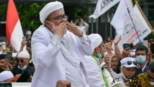 Habib Rizieq Dukung Pandji Pragiwaksono, Tapi Tegaskan Salat Tak Pantas Jadi Candaan