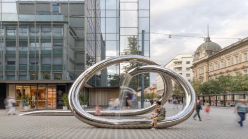 Patung Air Ljubljana: Karya Stainless Steel yang Dinanti 9 Tahun