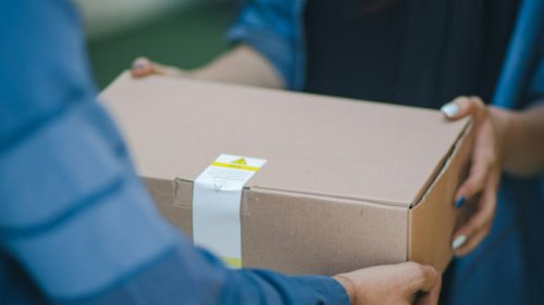 QRIS: Dari Alat Praktis Jadi Senjata Penipu, Modus Lama, Wajah Baru, Langkah Sederhana Agar Tidak Jadi Korban, Jangan Panik, Luangkan Waktu untuk Cek, Waspada Penipuan QRIS Mengatasnamakan Pengiriman Barang