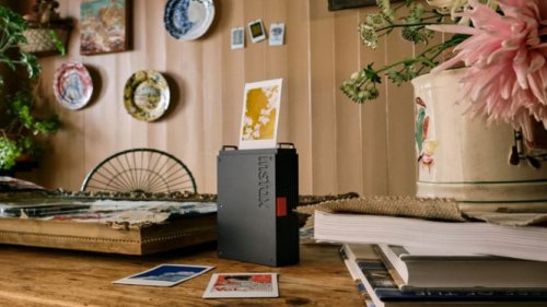 Instax Mini Link+: Printer Saku Premium untuk Desainer Grafis