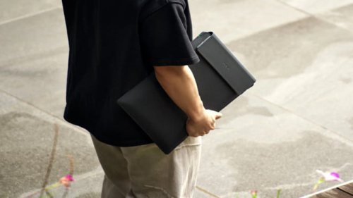 Razer Laptop Sleeve 16: Tas Canggih Bisa Charge HP &amp; Earbuds