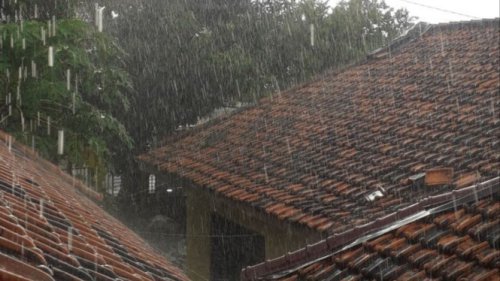 Tips Ampuh Mencegah Atap Bocor di Musim Hujan, Rumah Tetap Aman dan Nyaman