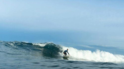 Menaklukkan Ombak: 5 Spot Surfing Ekstrem di Indonesia