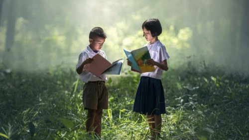 1. Daya Tarik Interaktivitas dan Stimulasi Visual, 2. Pengaruh Media Sosial dan Tren Digital, 3. Sistem Penghargaan Instan dalam Game, 4. Aksesibilitas dan Kemudahan Teknologi, 5. Faktor Sosial dan Interaksi dengan Teman, Tips untuk Orang Tua, Kenapa Anak Zaman Sekarang Lebih Suka Main Game daripada Baca Buku?