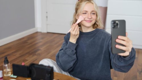 Tips Makeup Buat Ospek Anti Menor, Biar Gak Dimarahin Kakak Tingkat