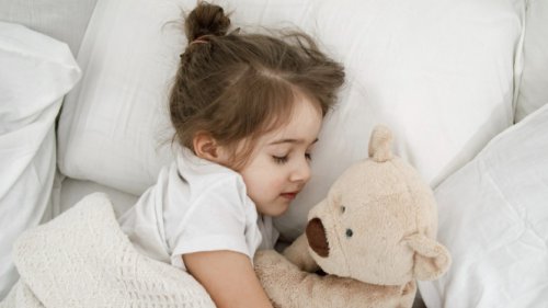 Pentingnya Tidur Siang untuk Anak, Penyebab Anak Menolak Tidur Siang, Trik Efektif Membantu Anak Tidur Siang, Manfaat Me Time untuk Orang Tua, Tips Tambahan untuk Orang Tua, Anak Nggak Mau Tidur Siang? Ini Trik Biar Orang Tua Dapat Me Time