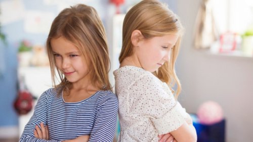 Top 8+ Tips Jitu Mengatasi Rasa Cemburu Anak Saat Punya Adik Baru