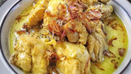 Opor: Kuah Santan Lembut Khas Lebaran, Ilustrasi opor ayam, Gulai: Rempah Kaya dengan Cita Rasa Kuat, Ilustrasi gulai tunjang khas padang, Kare: Sentuhan India dalam Kuliner Nusantara, Perbedaan Utama dalam Bumbu dan Penyajian, Variasi Regional dan Bahan, Opor vs Gulai vs Kare, Apa Bedanya?