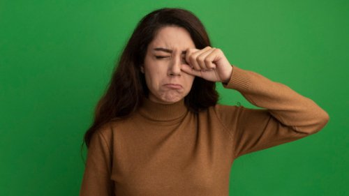 Mengapa Lingkar Hitam Bisa Terjadi?, Bahan Aktif yang Efektif untuk Mata Panda, Cara Memilih &amp; Menggunakan Produk dengan Bahan Aktif Ini, Kapan Harus Konsultasi ke Dermatolog?, Skincare Ampuh Atasi Mata Panda: Dari Caffeine hingga Vitamin C