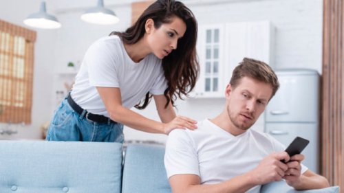 'Kok Dingin Banget, Ya?' Kenapa Sentuhan Fisik Setelah Lama Menikah Sering Berkurang?