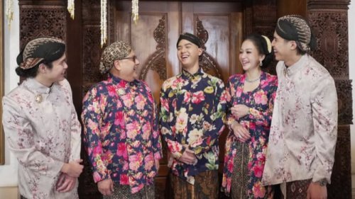 Kebaya Modern dengan Rok Plisket, Elegan tapi Tetap Simple untuk Kondangan Siang