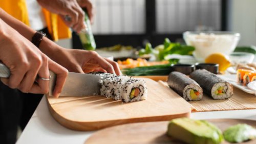 Top 6+ Kesalahan Umum Saat Menggulung dan Memotong Sushi yang Harus Dihindari agar Hasil Tidak Berantakan