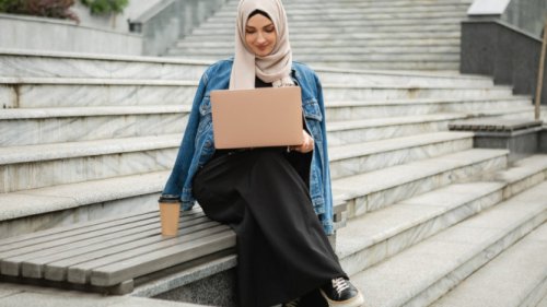 Cara Mengatasi Bau Badan Saat Pakai Gamis