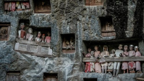 Fakta Patung Tau Tau Penjaga Makam Suku Toraja, Ternyata Bukan Buat Voodoo