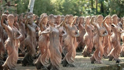 1. Banyuwangi: Kota Gandrung dan Ilmu Gaib, 2. Sumenep: Pusat Ilmu Gaib di Madura, 3. Tuban: Kota Wali dengan Cerita Mistis, 4. Kudus: Warisan Sunan Kudus dan Kyai Setan Kober, Menara Kudus, 5. Banten: Pusat Kesultanan dan Mistisisme, Daya Tarik Wisata Mistis dan Budaya, Tips untuk Wisatawan, Top 5+ Kota di Indonesia yang Paling Terkenal dengan Ilmu Hitam, Gak Nyangka Ada di Jawa!