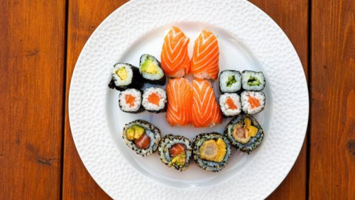 Benarkah Sushi Bisa Lebih Berbahaya dari Ayam Mentah? Ini Penjelasannya!