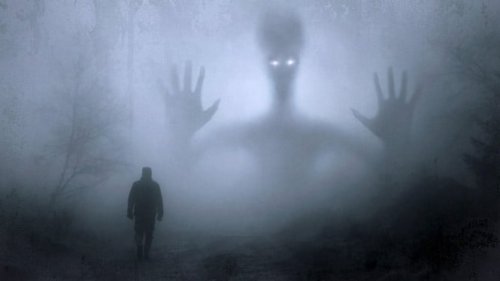 Kenapa Malam Jumat Identik dengan Hal Mistis? Ini Penjelasan Psikologis dan Budayanya