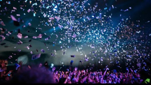 Tiket Konser Rp5 Juta Ludes dalam Hitungan Menit, Emosi atau Gengsi yang Bikin Kita Boros?