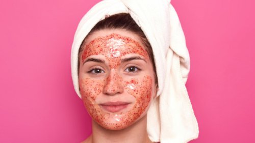 Scrub Wajah dengan Garam Laut + Madu, Rahasia Alami Kulit Cerah dan Bebas Jerawat