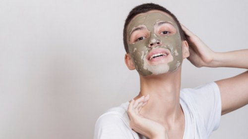 Maskeran Tapi Malah Beruntusan? Ini Kesalahan Umum Saat Pakai Clay Mask &amp; Sheet Mask