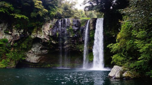 Top 5+ Air Terjun Eksotis Indonesia yang Jarang Diketahui, Harus Didatangi Tahun Ini!