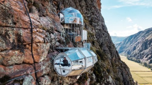 1. Skylodge Adventure Suites, Peru, 2. Icehotel, Jukkasj&auml;rvi, Swedia, 3. The Manta Resort, Pulau Pemba, Zanzibar, 4. Sala Silvergruva, Swedia, 5. Faralda Crane Hotel, Amsterdam, Belanda, 6. Free Spirit Spheres, Vancouver Island, Kanada, 7. Null Stern Hotel, Swiss Alps, Swiss, 8. Kakslauttanen Arctic Resort, Finlandia, 9. Hurawalhi Island Resort, Maladewa, 10. White Desert Whichaway, Antartika, Mengapa Memilih Hotel Ekstrem?, Tips untuk Wisatawan, Top 10+ Hotel dengan Konsep Ekstrem, Nginap di Sini Butuh Adrenalin!