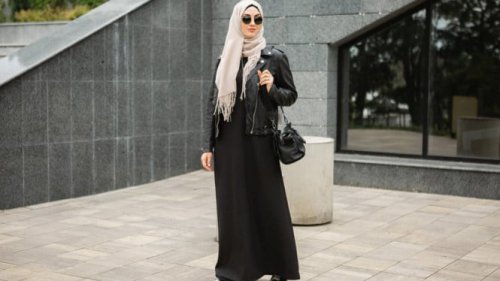 Rekomendasi Warna Gamis untuk Kulit Sawo Matang, Warna Gamis Terbaik untuk Kulit Kuning Langsat, Rekomendasi Warna Gamis untuk Kulit Gelap / Eksotis, Warna Netral Aman untuk Semua Warna Kulit, Hindari Kesalahan Ini Saat Pilih Warna Gamis, Tips Pilih Warna Gamis Sesuai Warna Kulit Biar Nggak Pucat atau Kusam