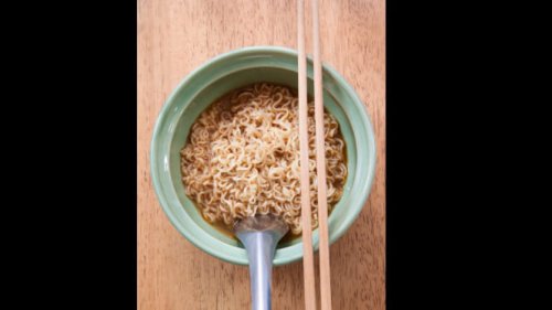 Sering Minum Kuah Rebusan Mi Instan? Hati-Hati, Bisa Bikin Ginjal Kerja Keras!
