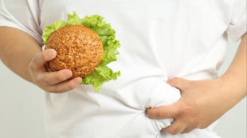 Top 7+ Tips Makan Malam agar Perut Tidak Buncit, Simpel tapi Efektif!