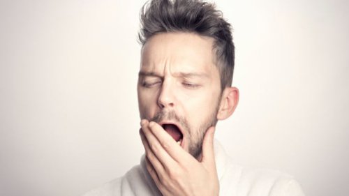 Baru Makan Tapi Langsung Ngantuk Berat? Benarkah Pertanda Diabetes?