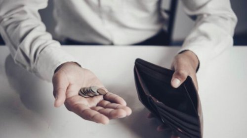 Top 7+ Kebiasaan Finansial Buruk yang Bikin Utang Tak Kunjung Lunas, Nomor 4 Sering Diremehkan!