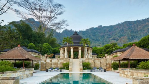 Bisakah Gaji UMR Nginap di Hotel Amanjiwo?