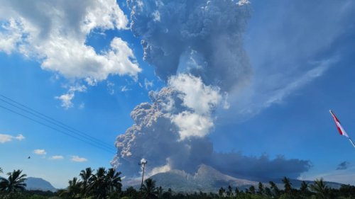 Bandara Komodo Labuan Bajo Dibuka Lagi Setelah Terdampak Erupsi Gunung Lewotobi Laki-Laki