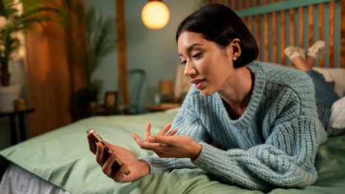 Top 7+ Dampak Buruk Main HP Setelah Bangun Tidur terhadap Kesehatan