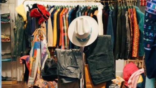 Waspada! 5 Bahaya Thrifting Baju Bekas Bagi Kesehatan, Ini Kata Dokter