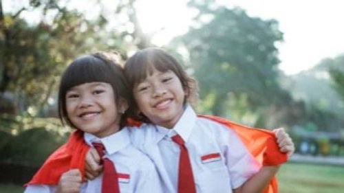 Anak Kolokan dan Susah Ditinggal di Sekolah? Moms Wajib Tahu, Begini Cara Bijak Menghadapinya!
