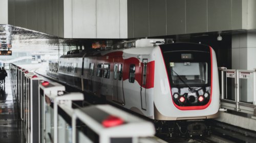 Cara Naik LRT dan Barang yang Wajib Dibawa, Panduan Lengkap Jalan-Jalan Hemat