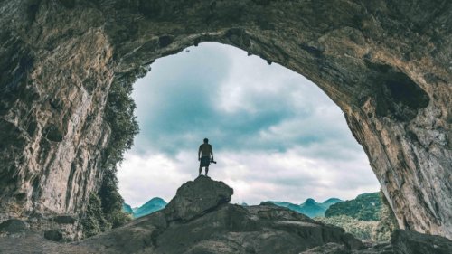 1. Goa Buniayu, Sukabumi, 2. Goa Pawon, Bandung Barat, 3. Goa AC Gunung Kapur, Ciampea, Bogor, 4. Goa Lalay, Cianjur, 5. Goa Sunyaragi, Cirebon, Tips untuk Caving yang Aman dan Menyenangkan, Mengapa Caving di Jawa Barat Menarik?, Tren Caving Menjamur, Ini 5 Goa di Jawa Barat yang Harus Didatangi