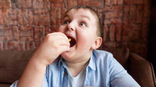 Pemasaran Makanan Tidak Sehat Berdampak Serius Pada Masalah Kesehatan Anak di Indonesia